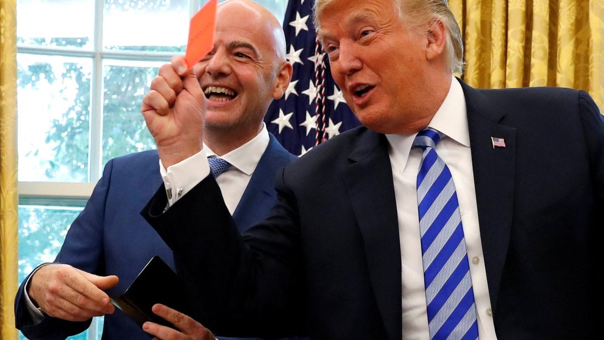 Jornal: Infantino não deve ser punido pelo COI por relação com Trump
