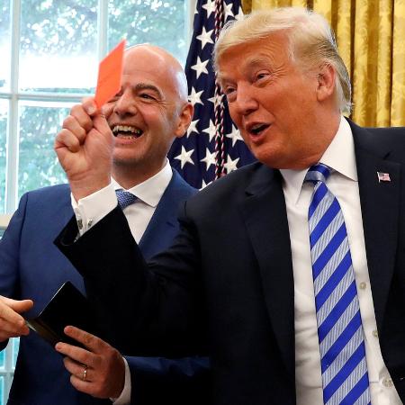 Presidente dos EUA, Trump exibe cartão vermelho em encontro com Infantino
