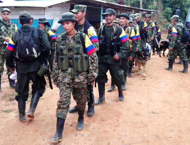 Guerrilheiros das Farc chegam a local de desmobilização, em Las Carmelitas, Putumayo (Colômbia) - AFP PHOTO /Prensa Bloque Sur FARC