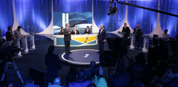 Ciro Gomes (PDT) e Geraldo Alckmin (PSDB) no "ringue" montado para debate