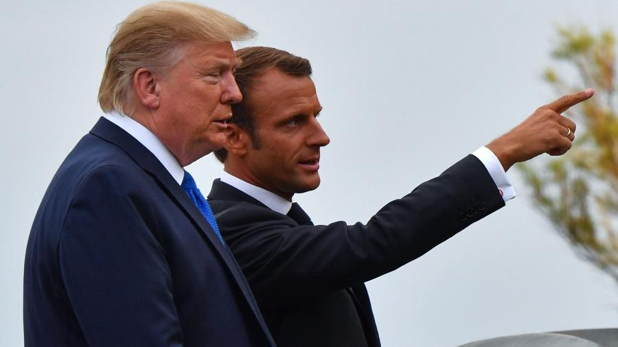 24.ago.2019 - O presidente francês, Emmanuel Macron, recebe o presidente dos EUA, Donald Trump, para o encontro do G7 em Biarritz (França) - Nicholas Kamm / AFP