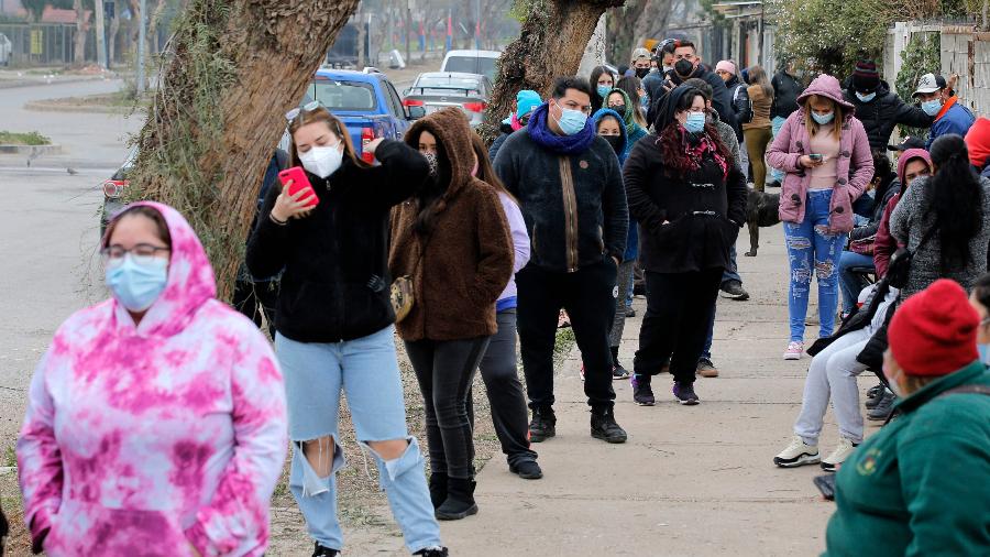 Com boa cobertura vacinal, pandemia vem perdendo força no Chile após três meses de segunda onda - Javier Torres/AFP