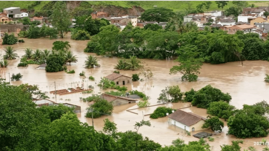 Cidades do extremo sul da Bahia que sofreram com alagamentos provocados por ciclone, em 2021 - Reprodução/Twitter