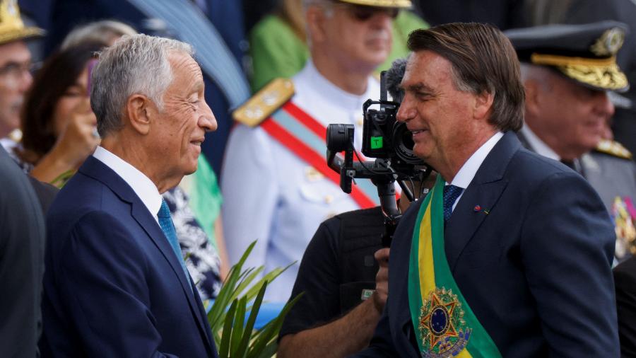 7.set.2022 - O presidente, Jair Bolsonaro (PL), cumprimenta o presidente de Portugal, Marcelo Rebelo de Sousa - REUTERS/Adriano Machado