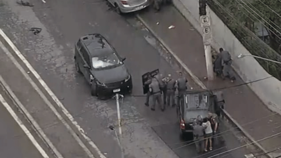 Polícia foi acionada por volta de 7h e enviou equipes para a Estrada do Sabão, na Brasilândia - Reprodução/Record TV