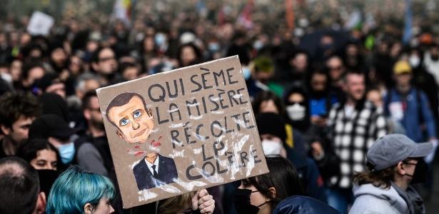 "Quem semeia miséria colhe raiva", diz cartaz em protesto contra reforma da Previdência, em Nantes