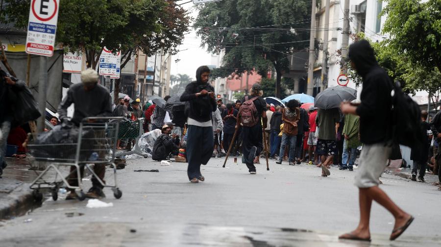 Movimentação de frequentadores da 'cracolândia', no Centro de São Paulo