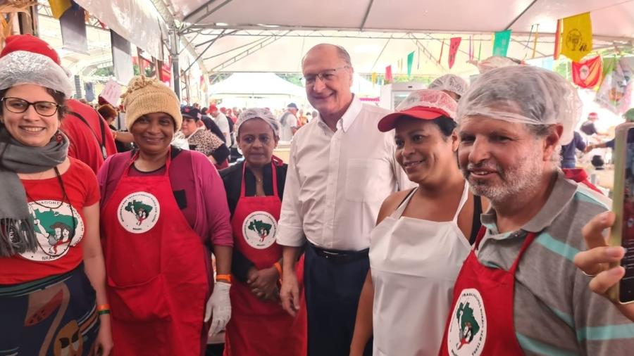 O vice-presidente Geraldo Alckmin em visita à Feira da Reforma Agrária, do MST - Divulgação