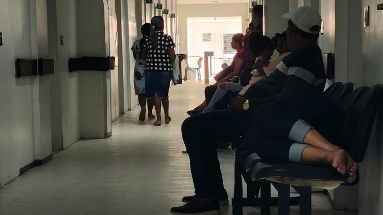 Pacientes na área de atendimento do SUS no hospital Veredas, em Maceió 