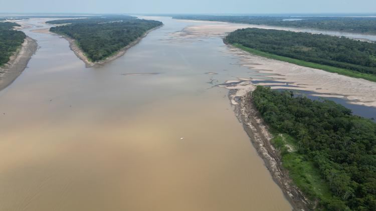 Região do lago de Tefé sofre com a seca extrema no Amazonas  