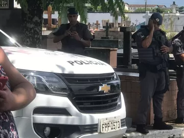 Policiais são filmados em enterros de mortos em ações da PM: 'Intimidação'