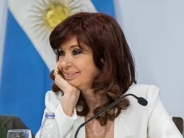 Milei cancela aposentadoria de Cristina Kirchner: 'Manchou honra argentina'