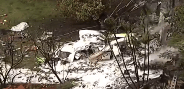 Por que é usada espuma e não água para combater incêndio em avião?