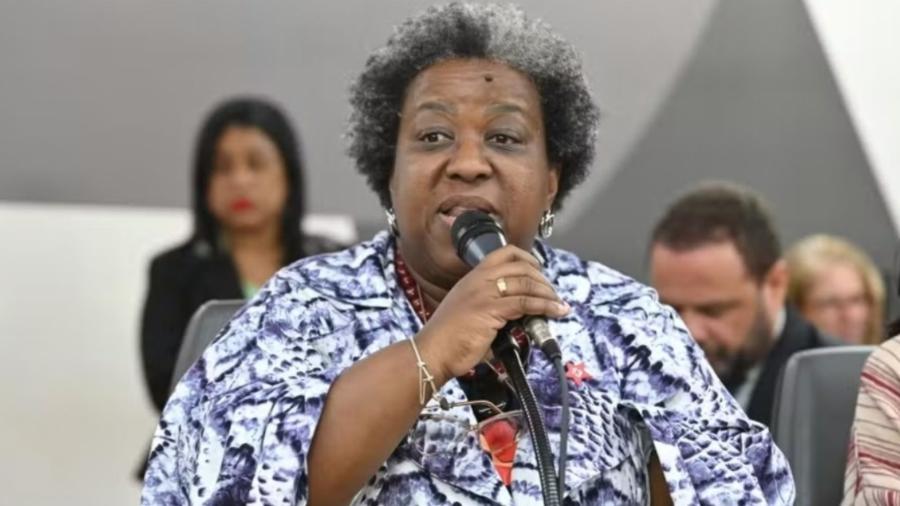 'A nomeação de Macaé Evaristo não é apenas um marco político, ela representa algo mais profundo para a população negra no Brasil: a reafirmação do direito à humanidade.' 'A nomeação de Macaé Evaristo não é apenas um marco político, ela representa algo mais profundo para a população negra no Brasil: a reafirmação do direito à humanidade.'
