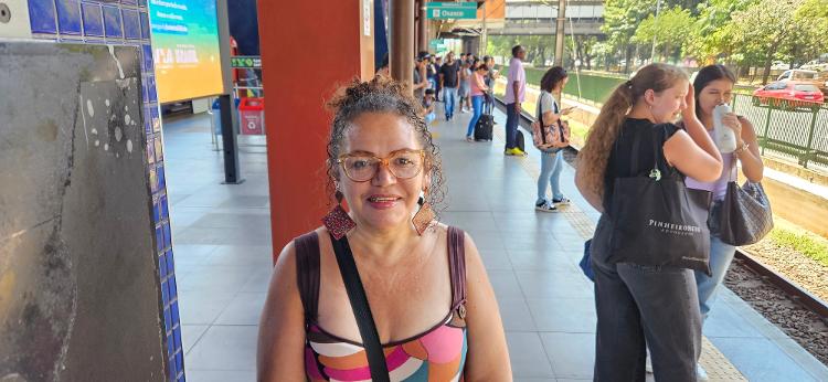 Roberta Santana espera que o 36º trem ajude na superlotação dos trens Roberta Santana espera que o 36º trem ajude na superlotação dos trens