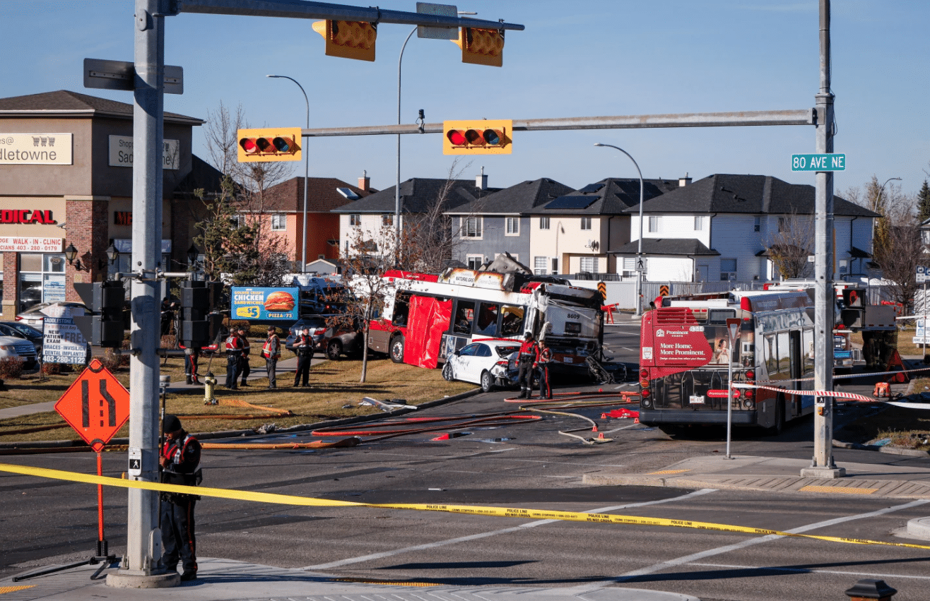Acidente de ônibus no Canadá deixa 3 mortos e 19 feridos - undefined