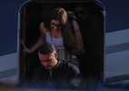 Flávio Bolsonaro chega a Miami com a família