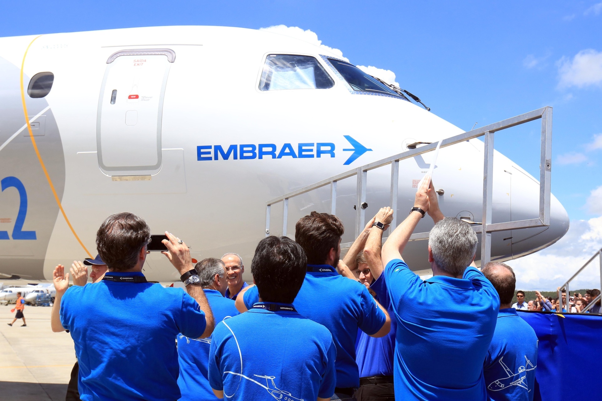 Embraer apresenta novo jato comercial E195-E2 - Ricardo Matsukawa / UOL
