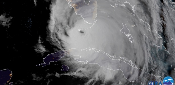 Imagem de satélite mostra o olho do furacão Irma chegando a Florida Keys (EUA) - AFP PHOTO / NOAA/RAMMB / Handout