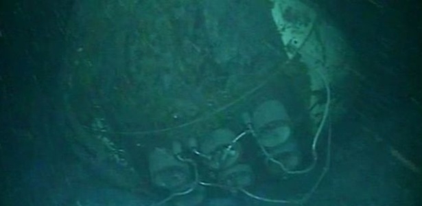 Proa do submarino foi encontrada em uma peça única, mas deformada pela pressão da água nessa profundidade. Essa era uma área habitável e onde ficavam as baterias - AFP