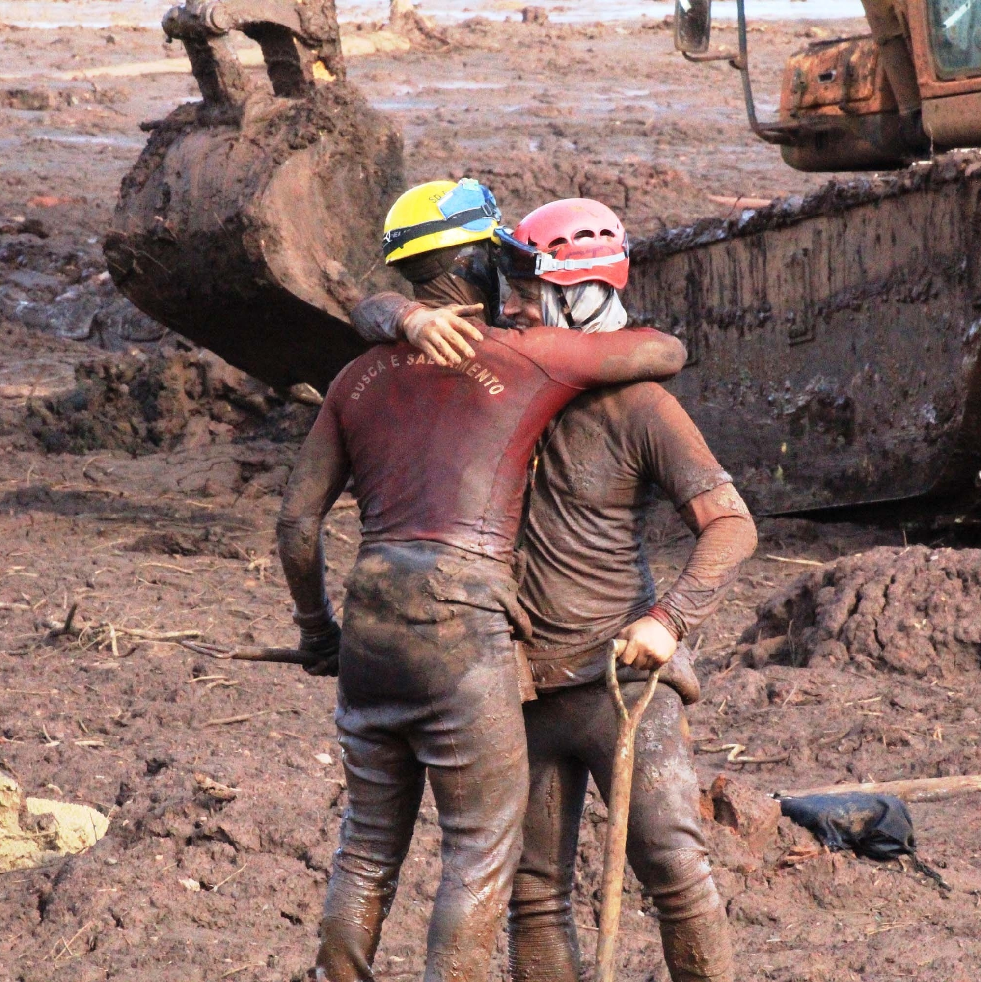 Bombeiros já localizaram sete corpos na barragem em Brumadinho - Portal  Agita