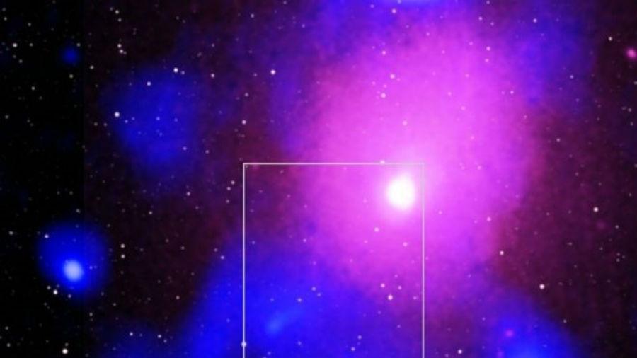 Novas imagens do aglomerado de galáxias Ophiuchus parecem confirmar a explosão - Chandra X"Ray Observatory