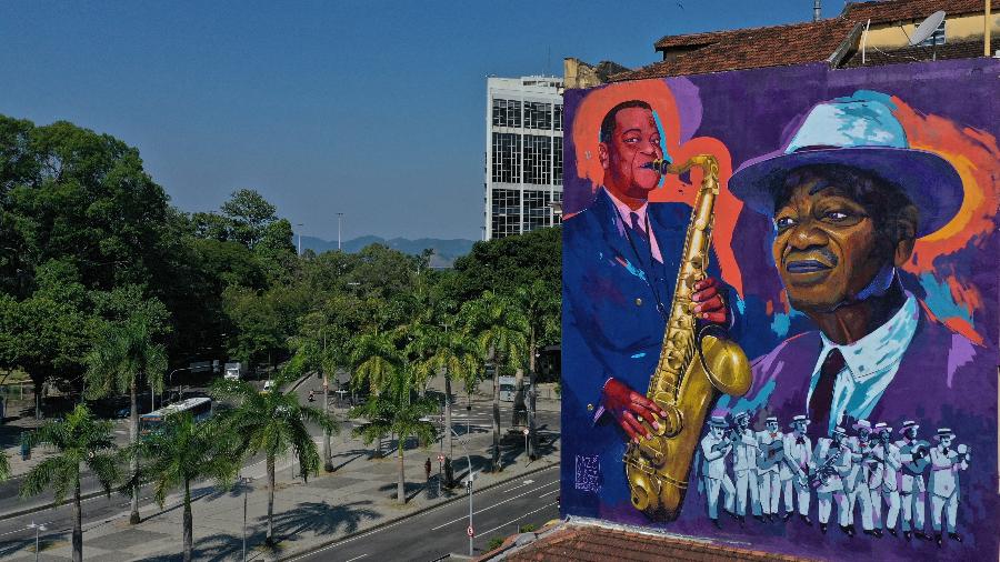 Grafite gigante de Pixinguinha, projeto Negro Muro - Divulgação / Leo Guarany