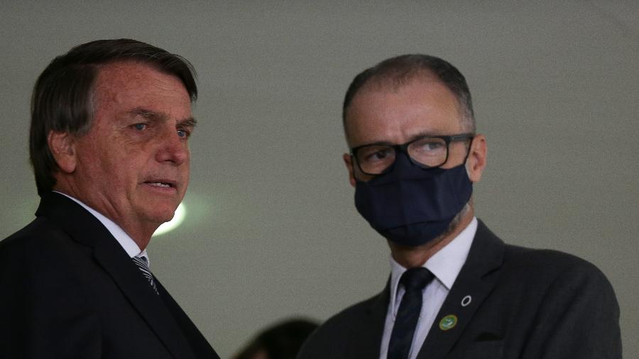 8.dez.2020 - O presidente Jair Bolsonaro e o presidente da Anvisa, Barra Torres  - Pedro Ladeira/Folhapress