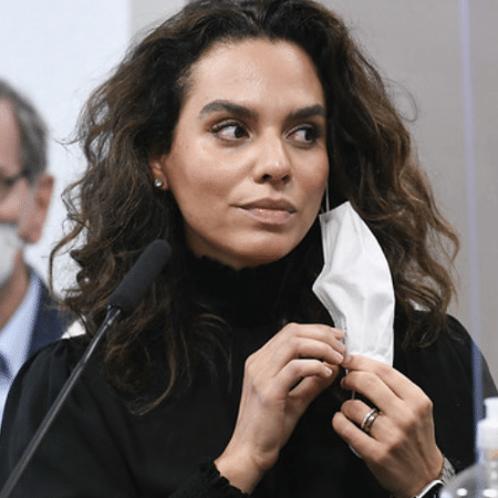 02.jun.2021 - A médica infectologista Luana Araújo em depoimento à CPI da Covid, em Brasília  - Jefferson Rudy/Agência Senado
