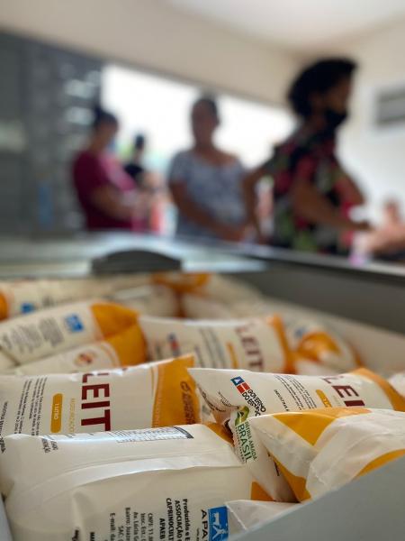 Entrega de leite do programa Alimenta Brasil em Tucano (BA): corte afetou entrega pelo Nordeste e MG  - Divulgação/Prefeitura de Tucano (BA)