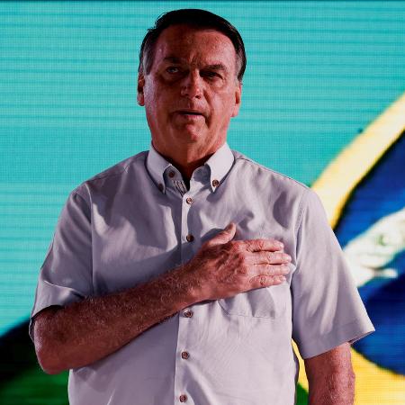 31.jan.2023 - O ex-presidente Jair Bolsonaro canta o hino nacional em evento em um restaurante em Orlando, nos EUA - Joe Skipper/Reuters