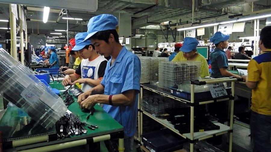 Trabalhadores retornam às fábricas após fim das restrições impostas pela política de covid zero na China - Wikimedia Commons
