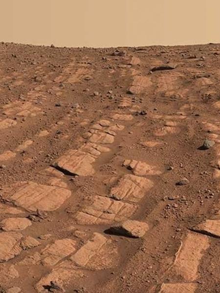  Grãos de sedimentos e pedras em Marte. Cientistas acreditam que nesta região passava um rio volumoso e agitado