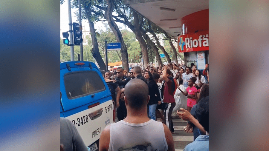 19.jun.2023 - Agressor do motorista Carlos Magno, no Rio, se refugiou em farmácia