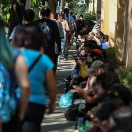 Participantes acabam a primeira prova do CNU na Unip barra Funda, em São Paulo