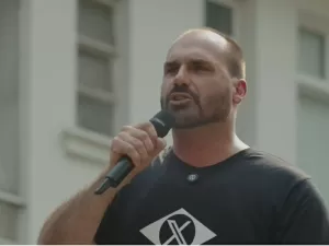 Eduardo Bolsonaro puxa 'fora, Xandão' e pede anistia a presos do 8/1