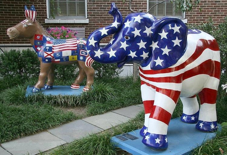 Burro e elefante decorados foram expostos em Washington D.C