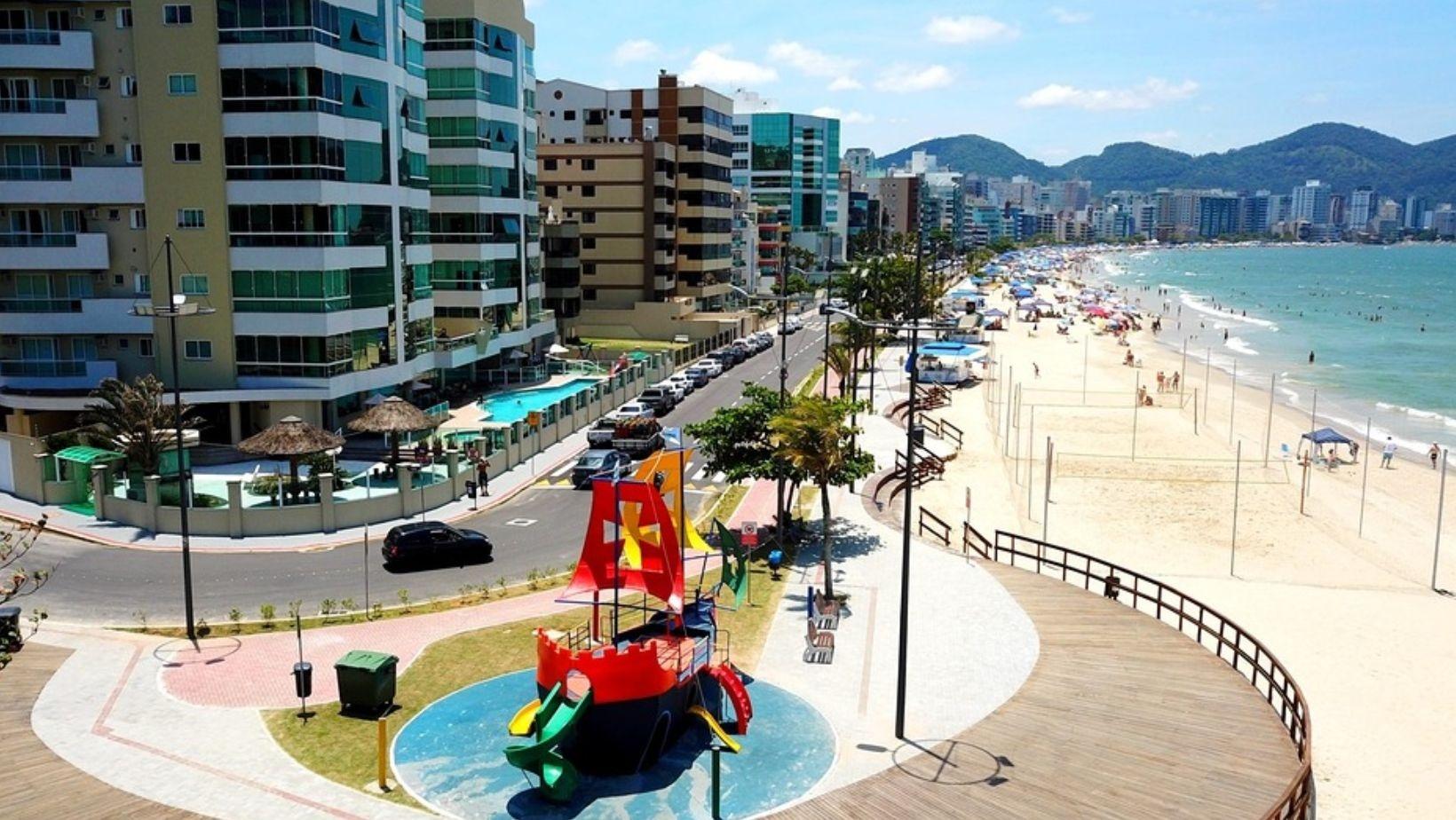 Panorama da cidade de Itapema, em Santa Catarina - undefined