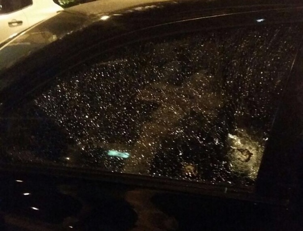 Três taxistas agrediram um motorista de Uber e suas passageiras. Eles quebraram o vidro do carro com estilingue - Arquivo pessoal