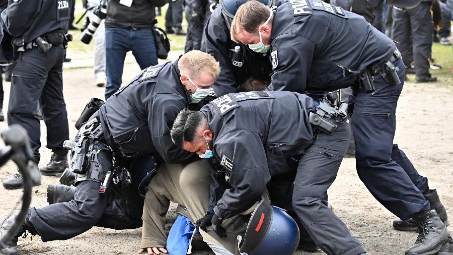 Em Stuttgart, a prefeitura autorizou as manifestações com a condição de que não reunisse mais de 5 mil pessoas - AFP