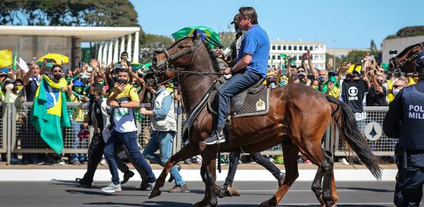 Bolsonaro mostra passeio de cavalo e diz: 'Estarei onde o povo estiver'