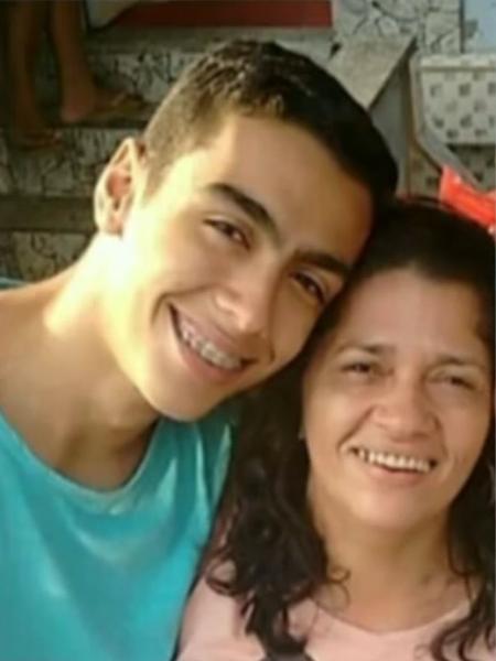 "Roubaram a felicidade de uma família", disse mãe do jovem morto na Zona Central do Rio - Reprodução/TV Globo