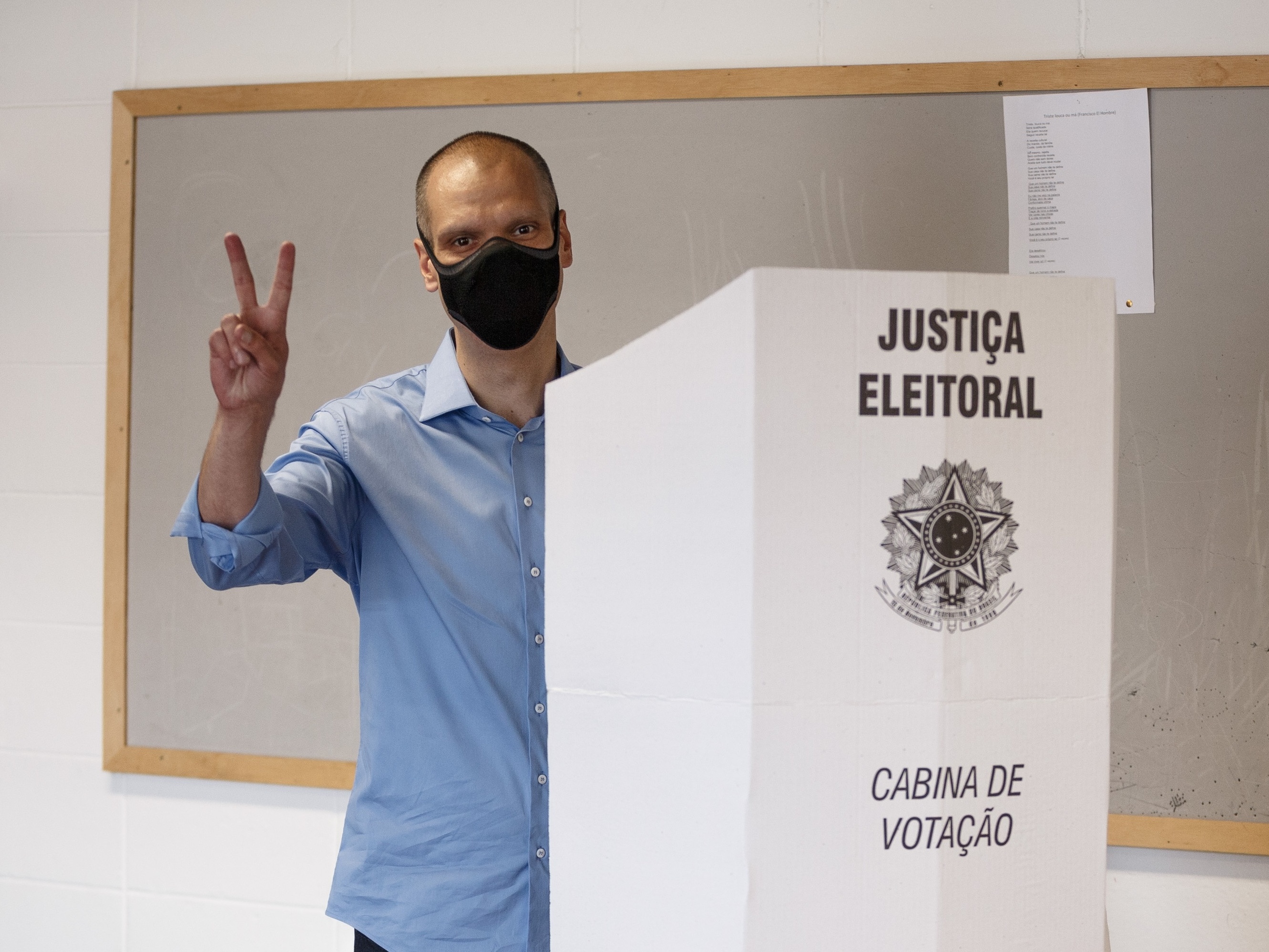 Covas começa hoje busca por apoio de França e Russomanno no segundo turno