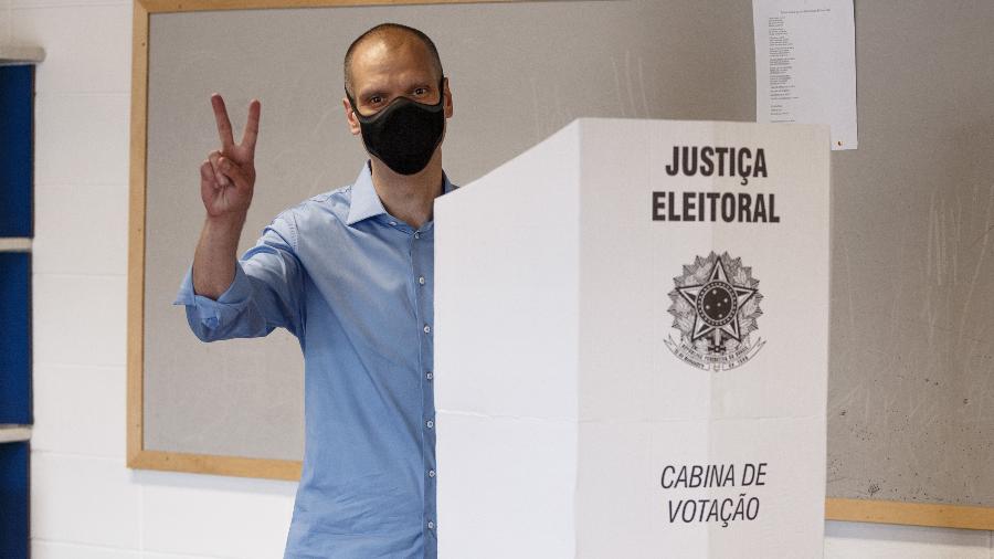 Bruno Covas candidato pelo partido PSDB vota na Escola Vera Cruz, Vila Madalena - ETTORE CHIEREGUINI/AGIF - AGÊNCIA DE FOTOGRAFIA/ESTADÃO
