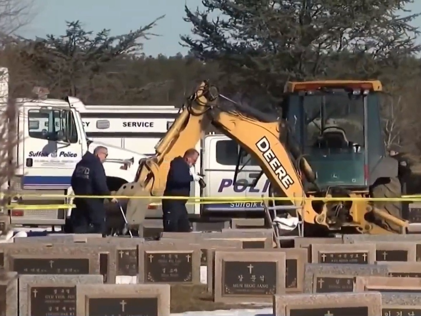 EUA: túmulo desaba e mata coveiro de cemitério em NY