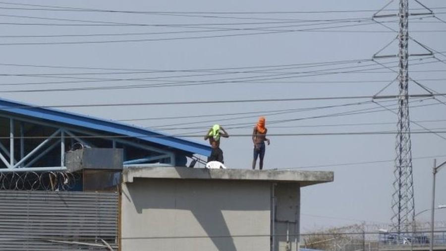 Conflitos em penitenciária na cidade de Guayaquil começaram na noite de terça-feira (28/9); há pelo menos 116 mortos e 80 feridos - EPA