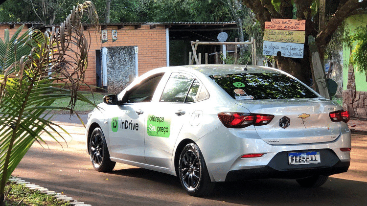 Adhesive car with the InDrive logo - Publicity - Publicity