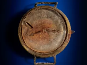 Relógio derretido em explosão de Hiroshima é vendido por R$ 154 mil