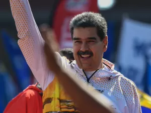 Maduro mantém salário mínimo congelado, mas eleva renda básica na Venezuela
