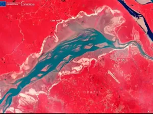 Seca 'sem precedentes' faz lago no AM definhar: veja imagem de satélite